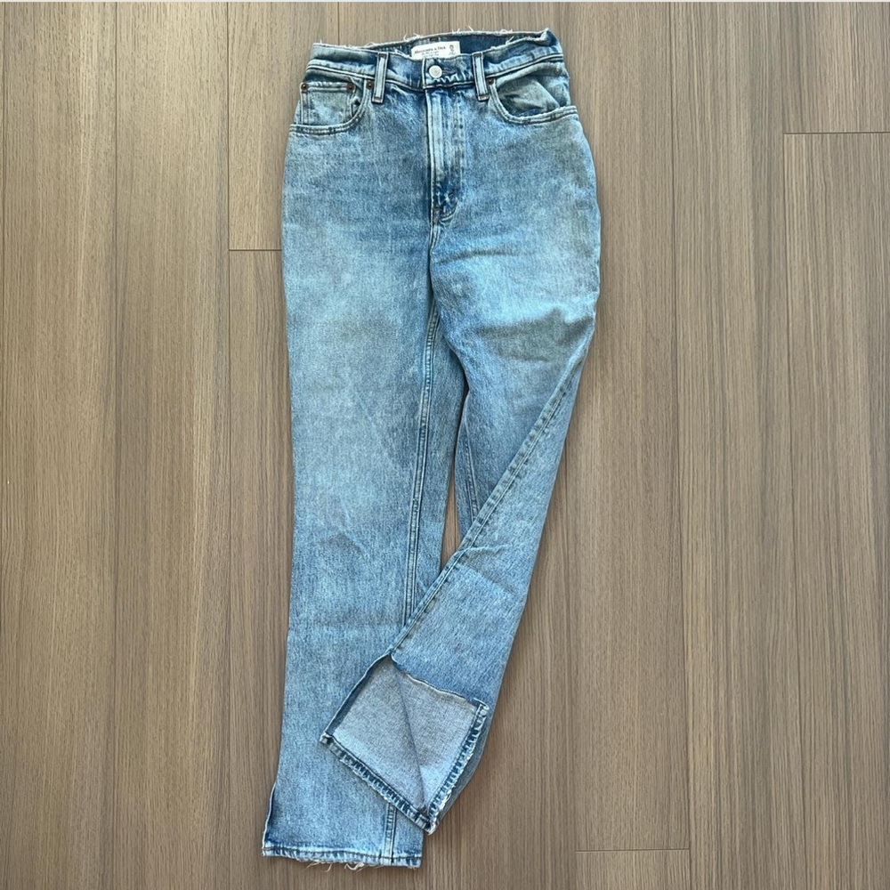 ABERCROMBIE & FITCH: The ‘90s Straight Ultra High Rise